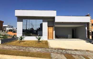 Imagem: A casa em condomínio possui 3 Dormitórios, 3 Banheiros, 2