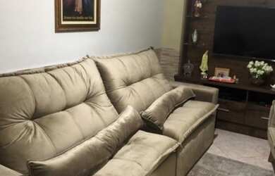 Imagem: A casa possui 3 Dormitórios, 2 Banheiros, 1 Vaga na garagem