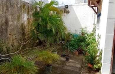 Imagem: A casa possui 3 Dormitórios, 2 Banheiros, 1 Vaga na garagem