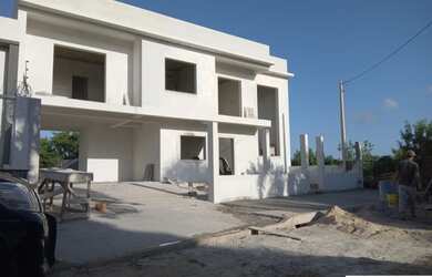 Imagem: A casa possui 3 Dormitórios, 2 Banheiros, 2 Vagas na garagem