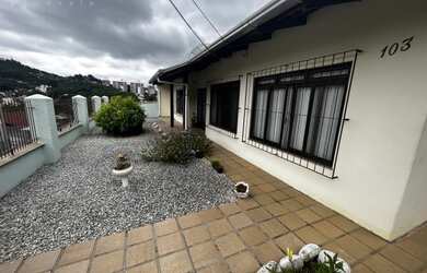 Imagem 2: Ótima casa residencial no bairro da Água Verde, próximo ao novo mercado...