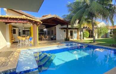 Imagem: A casa em condomínio possui 4 Dormitórios, 5 Banheiros, 5