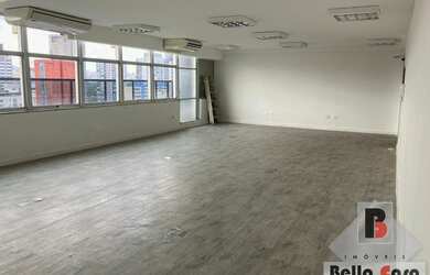 Imagem: O depósito possui 2 Vagas na garagem e 110m² de Área e está