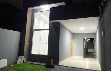 Imagem: A casa possui 2 Dormitórios, 2 Banheiros, 3 Vagas na garagem