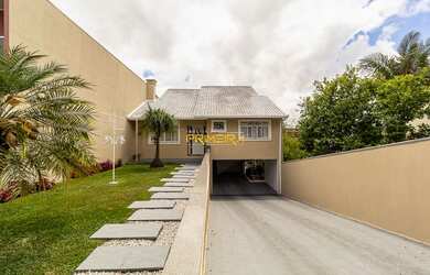 Imagem: A casa possui 3 Dormitórios, 5 Banheiros, 5 Vagas na garagem