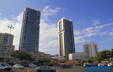 Imagem: O depósito possui 5 Vagas na garagem, 324m² de Área e está