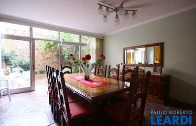 Imagem: O depósito possui 2 Vagas na garagem, 311m² de Área e está