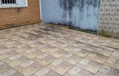 Imagem: A casa possui 2 Dormitórios, 2 Banheiros, 2 Vagas na garagem