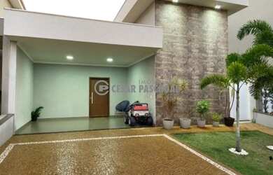 Imagem: A casa em condomínio possui 3 Dormitórios, 4 Banheiros, 2