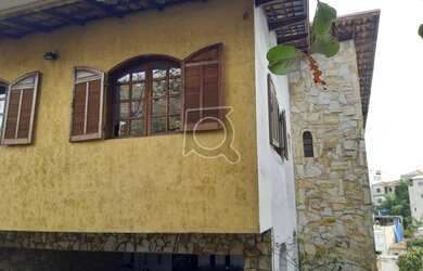 Imagem: A casa possui 4 Dormitórios, 5 Banheiros, 250m² de Área e