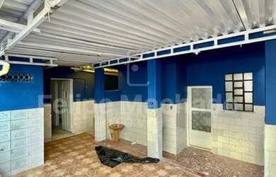 Imagem: A casa possui 3 Dormitórios, 2 Banheiros, 3 Vagas na garagem