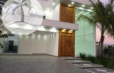 Imagem: A casa em condomínioe possui 5 Dormitórios, 2 Banheiros, 4