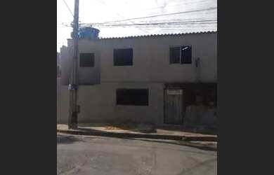 Imagem: A casa possui 3 Dormitórios, 1 Banheiro, 1 Vaga na garagem