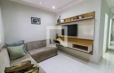 Imagem: A casa possui 3 Dormitórios, 2 Banheiros, 2 Vagas na garagem