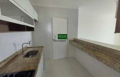 Imagem: O apartamento possui 3 Dormitórios, 1 Banheiro, 2 Vagas na