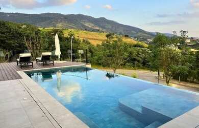 Imagem: A casa em condomínio possui 3 Dormitórios, 4 Banheiros, 5