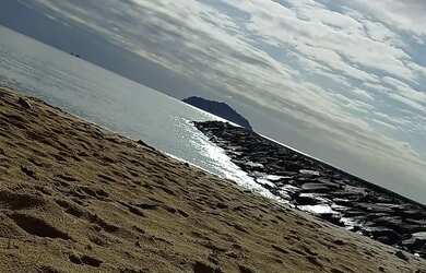 Imagem: A casa possui 4 Dormitórios, 3 Banheiros, 5 Vagas na garagem