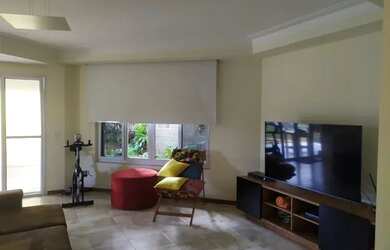 Imagem: A casa possui 4 Dormitórios, 5 Banheiros, 4 Vagas na garagem