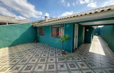 Imagem: A casa possui 3 Dormitórios, 1 Banheiro, 3 Vagas na garagem