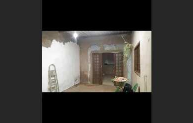 Imagem: A casa possui 3 Dormitórios, 1 Banheiro, 1 Vaga na garagem