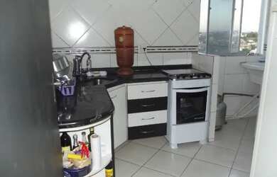 Imagem: O apartamento possui 2 Dormitórios, 1 Banheiro, 1 Vaga na garagem