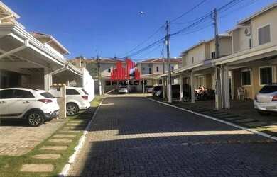 Imagem: A casa possui 3 Dormitórios, 1 Banheiro, 2 Vagas na garagem