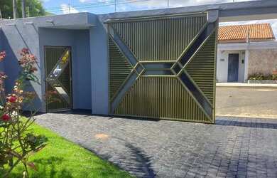 Imagem: A casa possui 2 Dormitórios, 2 Banheiros, 5 Vagas na garagem