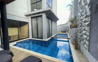 Imagem: A casa em condomínio possui 5 Dormitórios, 3 Banheiros, 2