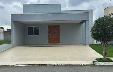 Imagem: A casa em condomínio possui 3 Dormitórios, 2 Banheiros, 2