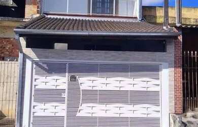 Imagem: A casa possui 3 Dormitórios, 2 Banheiros, 2 Vagas na garagem