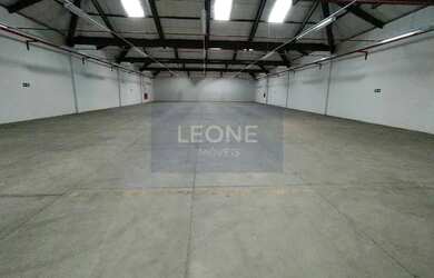 Imagem: O depósito possui 5 Vagas na garagem, 1.237m² de Área e