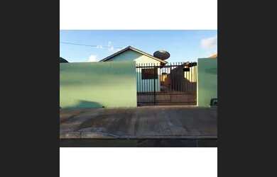 Imagem: A casa possui 2 Dormitórios, 1 Banheiro, 2 Vagas na garagem