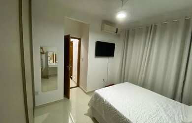 Imagem: A casa possui 2 Dormitórios, 1 Banheiro e 1 Vaga na garagem