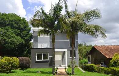 Imagem: A casa em condomínio possui 3 Dormitórios, 4 Banheiros e 200m²