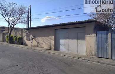 Imagem: A casa possui 5 Dormitórios, 3 Banheiros, 350m² de Área e