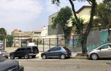 Imagem: O depósito possui 5 Vagas na garagem e 600m² de Área e está