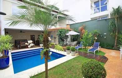 Imagem: A casa possui 4 Dormitórios, 5 Banheiros, 5 Vagas na garagem