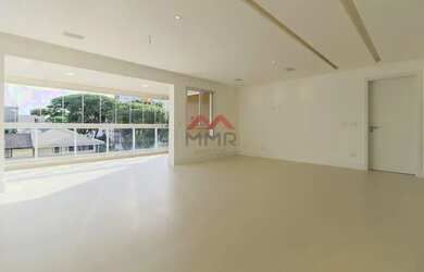 Imagem: O apartamento possui 4 Dormitórios, 2 Banheiros, 3 Vagas na