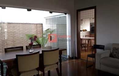 Imagem: A casa possui 3 Dormitórios, 3 Banheiros, 5 Vagas na garagem