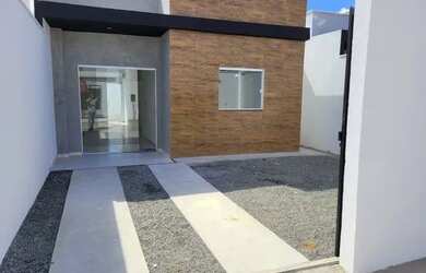 Imagem: A casa possui 2 Dormitórios, 2 Banheiros e 2 Vagas na garagem