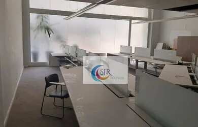 Imagem: O depósito possui 5 Vagas na garagem e 816m² de Área e está