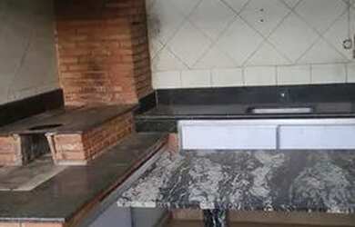 Imagem: A casa possui 1 Dormitório, 1 Banheiro, 1 Vaga na garagem e