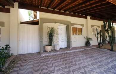 Imagem: A casa em condomínio possui 3 Dormitórios, 3 Banheiros, 2