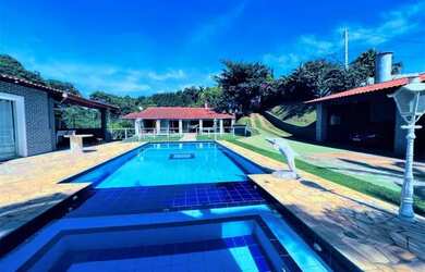 Imagem: A casa em condomínio possui 3 Dormitórios, 3 Banheiros, 5