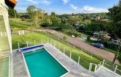 Imagem: A casa em condomínio possui 5 Dormitórios, 5 Banheiros, 5