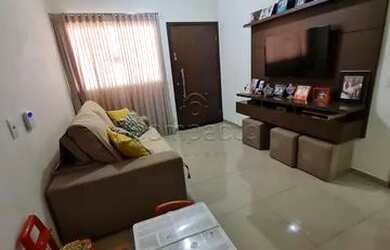 Imagem: A casa possui 3 Dormitórios, 2 Banheiros, 2 Vagas na garagem