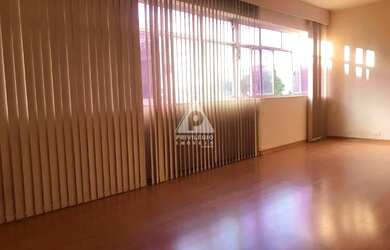 Imagem: O apartamento possui 4 Dormitórios, 2 Banheiros, 1 Vaga na