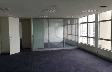 Imagem: O depósito possui 2 Vagas na garagem, 86m² de Área e está