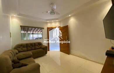 Imagem: A casa possui 2 Dormitórios, 2 Banheiros, 2 Vagas na garagem