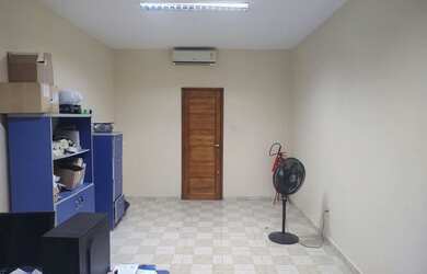 Imagem: O depósito possui 1 Vaga na garagem, 196m² de Área, Imóvel